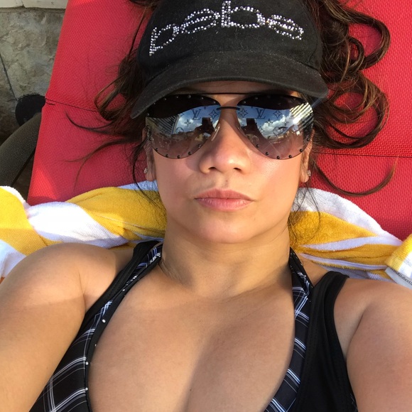 Meet your Posher... ❤️⚡️❤️👽👽🍒🍒 - Picture 13 of 17